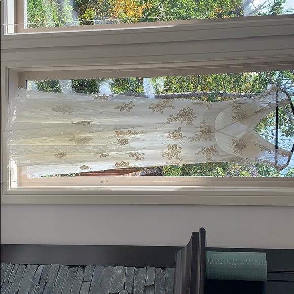 NWT. SUE Wong wedding dress size 8. - Picture 2 of 8